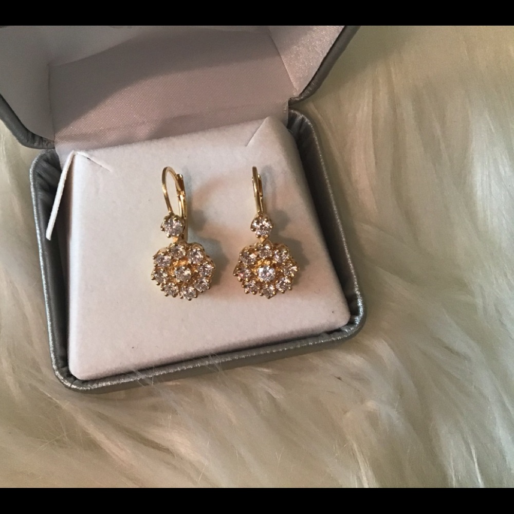 Flower drop earrings